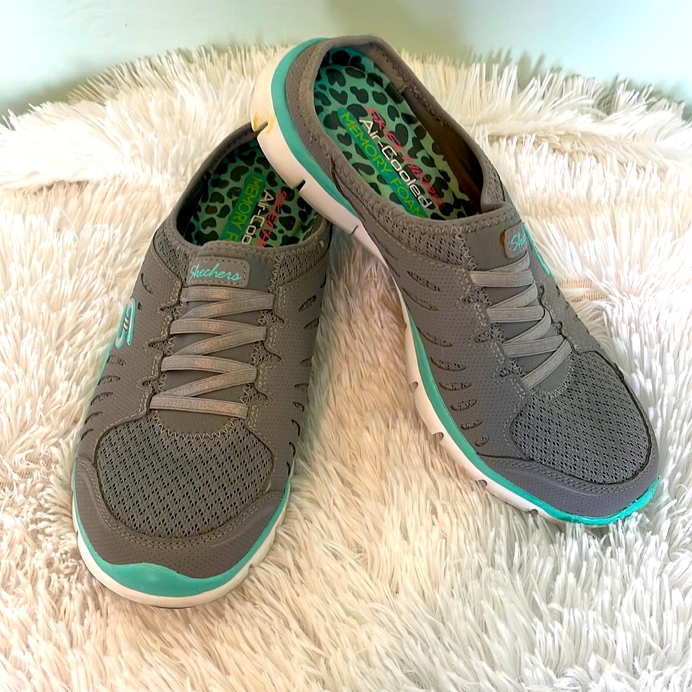 Skechers womens sneakers size 7.5